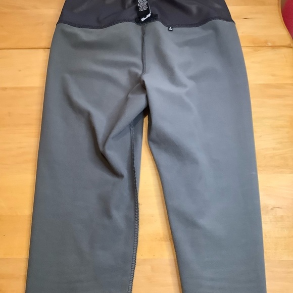 7 FOR ALL MANKIND Gray Vegan Leather Liquid Leggings Size S - Picture 6 of 10